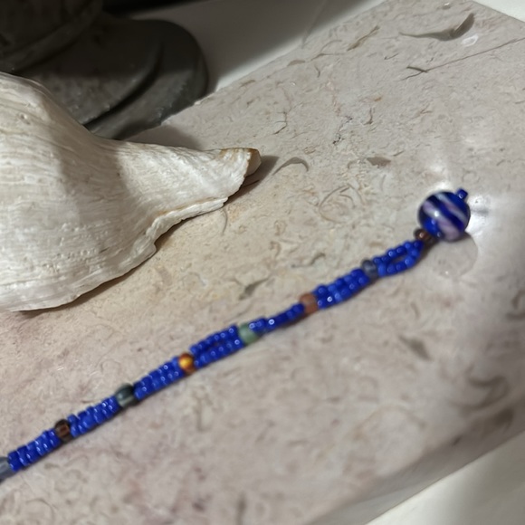 Free-New Handmade Bracelet-Seed Beads in Blue-Vintage Glass Bead Closure - Picture 7 of 12